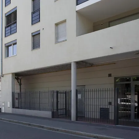 Petit Nid Douillet * Decines-Charpieu